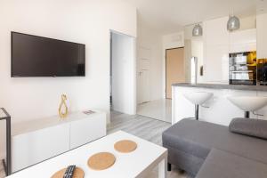 Wilanów Gardens with Balcony by BookingHost