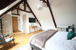 Maisons d'hotes La Maison Keres : Chambre Double avec Salle de Bains Privative
