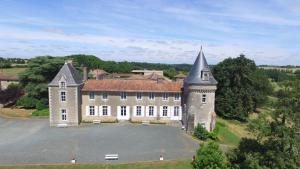 Maisons de vacances Manoir De Ponsay : Suite Familiale