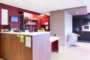 Hotels Campanile Dijon Est - Saint Apollinaire : photos des chambres