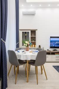 Theatre Square Apartments