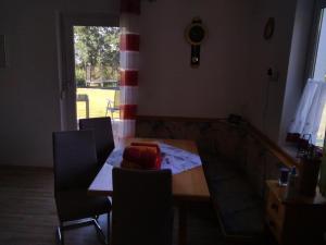 HAUS SONBERG mit Garten, Pool, Fasssauna, semi detached house with garden