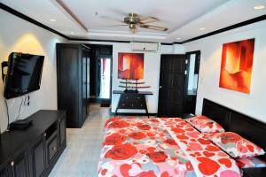 Beach condo Jomtien pool view large modern 1 bedroom Kitchen