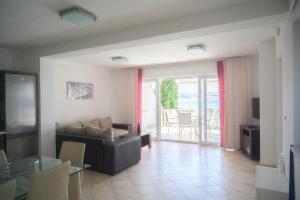 Beachfront Apartments Baricevic with Pool