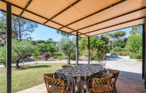 Appartements Stunning apartment in Puget-sur-Argens with 2 Bedrooms, Internet and Outdoor swimming pool : photos des chambres