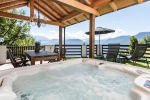 Deluxe Suite with Spa Bath room in Chalet Grumer Suites&Spa