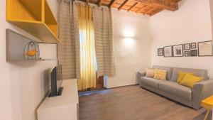 Elegant Yellow Apartment In San Gallo Firenze