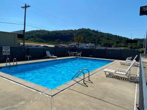 Riverfront Lodge
