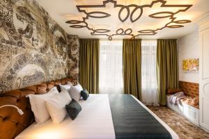 Suite with King Bed and Sofa Bed - Non-Smoking room in Gallery 37 BW Premier Collection