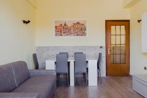 Le Rondini Apartment, 5 persone, 2 balconi, Policlinico Tor Vergata e Casilino, Metro C Torre Maura per il Colosseo a 10 minuti, WI-FI, aria condizionata