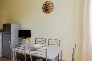 Le Rondini Apartment, 5 persone, 2 balconi, Policlinico Tor Vergata e Casilino, Metro C Torre Maura per il Colosseo a 10 minuti, WI-FI, aria condizionata