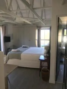Comfortable Room with Large en suite Bathroom - Klipkraal