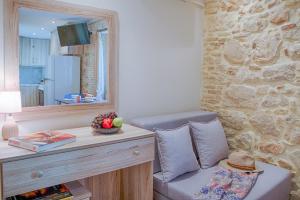 Effies Suites Old town