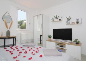 Kenova studio apartment