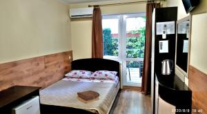 Triple Room with Terrace room in Domik u Plyazha Guest House