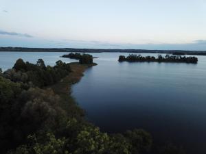 Mieszkanie nad jeziorem Rydzówka+prywatny staw+plaża+Mazury