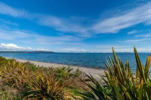 Chalet Mahuta - Five Mile Bay Holiday Home - Waitahanui
