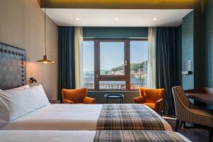Triple Room room in Catalonia Donosti