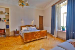 Entire apartment hosted by Keti