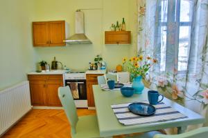 Entire apartment hosted by Keti