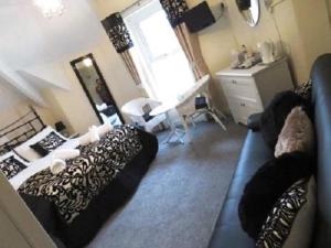 Deluxe Double Room with Shower room in The Heidi Bed & Breakfast