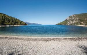 Apartmani Kremena small beach 200m