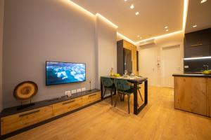 One-Bedroom Apartment with Balcony - No 3 room in Central Chic Apartments
