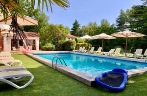 Résidence Miro, gîtes climatisés avec piscine et tennis - 3hvězdičkové hotely ve městě Les Arcs sur Argens
