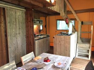 Tentes de luxe Safaritent Glamping L'Ardechois : photos des chambres