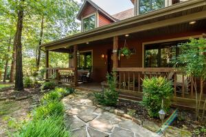 Woodsong Cottage - Charming 2BR Secluded Cottage Near Branson on 40 Acres Hot Tub Foosball Table, Ferienhäuser Blue Eye - big - 2