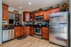 Woodsong Cottage - Charming 2BR Secluded Cottage Near Branson on 40 Acres Hot Tub Foosball Table, Ferienhäuser Blue Eye - big - 5