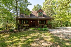 Woodsong Cottage - Charming 2BR Secluded Cottage Near Branson on 40 Acres Hot Tub Foosball Table, Ferienhäuser Blue Eye - big - 20
