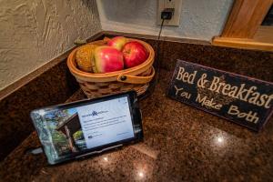 Woodsong Cottage - Charming 2BR Secluded Cottage Near Branson on 40 Acres Hot Tub Foosball Table, Ferienhäuser Blue Eye - big - 22