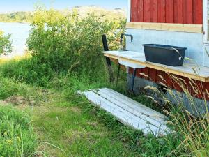 Five-Bedroom Holiday home in Kvenvær