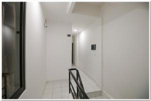 RedDoorz @ Ruko ITC Roxy Mas