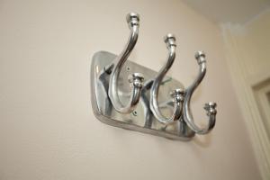 Victoria Centre Apartments in the Victoria Centre Shopping Centre - Nottingham City Centre - 24 hour access - Most Central Location and full Kitchen - Opposite Hilton by Restaurants & Shops - Outdoor Parking Cars or Vans five pounds a day