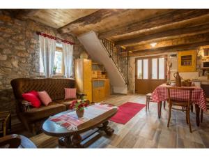 Peaceful Getaway in Polje with Garden