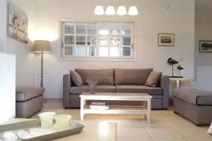 New, modern, bright and independent apartment 83 m2, with garden, 5min to the beach and the city center - Faraí