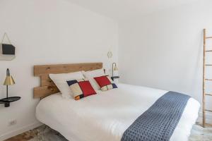 Apartment room in Renovated apartment on the VIEUX PORT