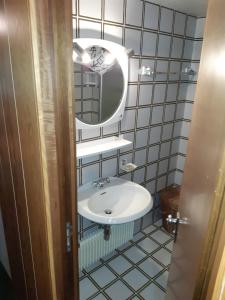 FINESTRA SUL BOSCO - MONOLOCALE MARILLEVA 1400