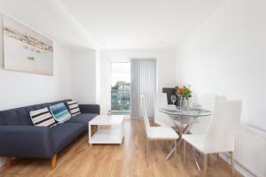 Skyvillion - COZY APARTMENTS in Enfield Town With Free Parking & Wifi