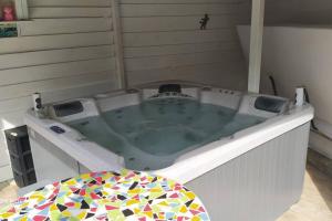 Appartements Appartement tout confort au calme avec jacuzzi : photos des chambres