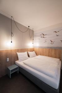 Double or Twin Room - Disability Access room in Lakeside77