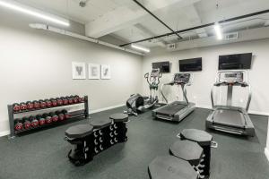 Kislak 402 Spacious 1BR Retreat Above the City