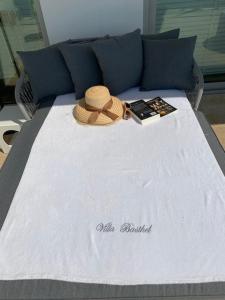 Villa Basthel direct aan zee ,verwarmd zwembad en sauna