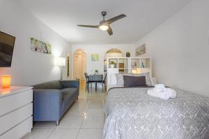Fantastic Large Studio in front of Beach Heated Pool WiFi