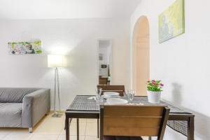 Fantastic Large Studio in front of Beach Heated Pool WiFi
