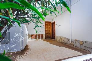 Fantastic Large Studio in front of Beach Heated Pool WiFi