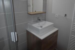 Maisons de vacances VAUJANYLOCATIONS - Domaine du Patre : photos des chambres