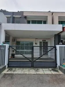 TRIPLE A Homestay - Jelapang